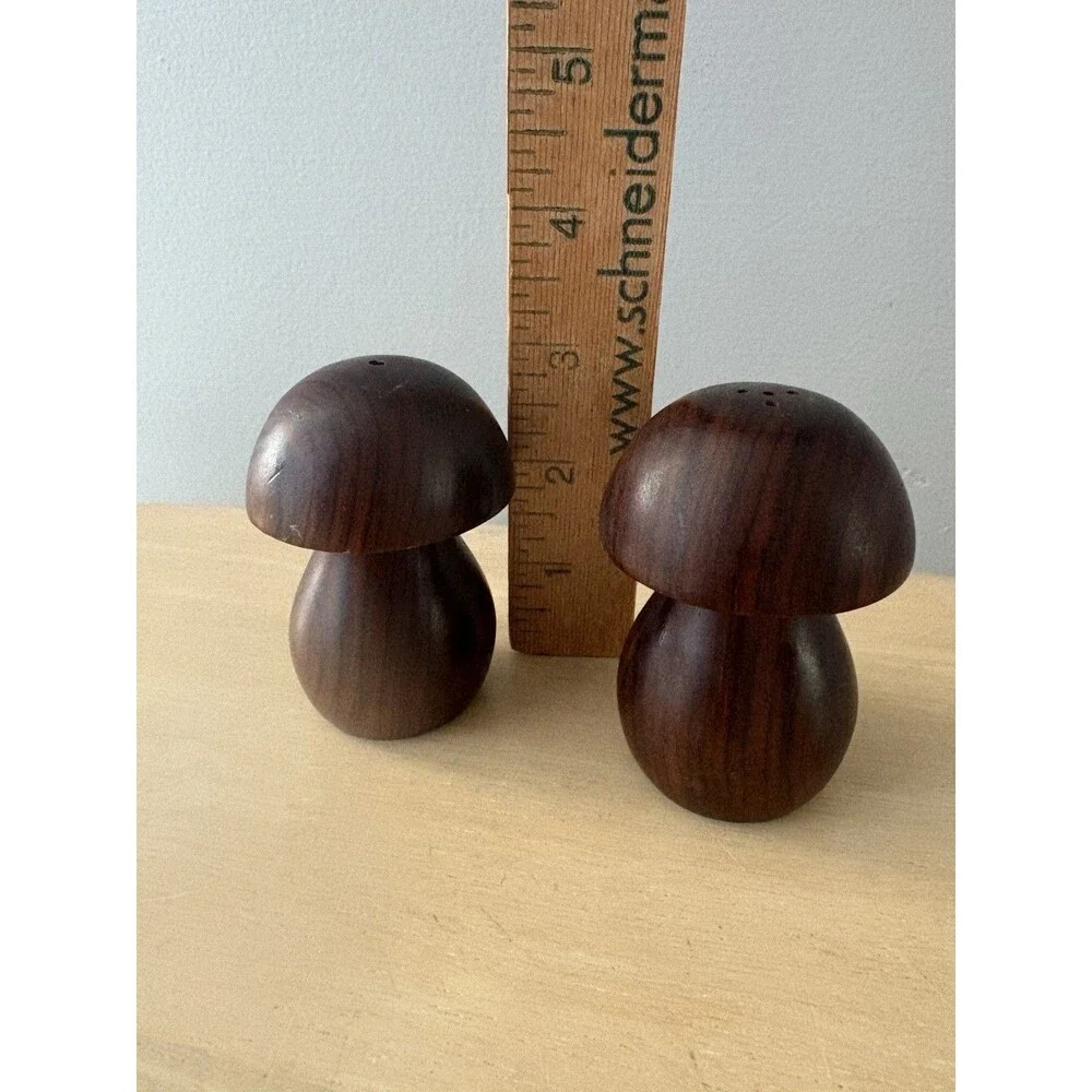 Vintage Carved Walnut Wood Mushroom Salt and Pepper Shakers Decor Garden **